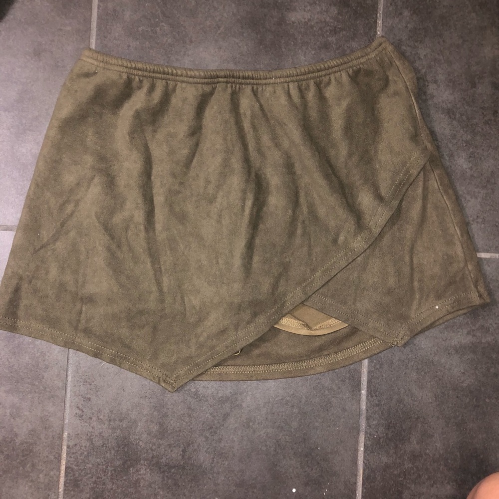 Olive super soft skort